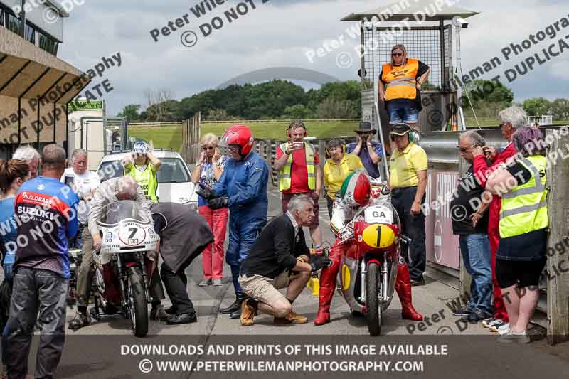 Vintage motorcycle club;eventdigitalimages;mallory park;mallory park trackday photographs;no limits trackdays;peter wileman photography;trackday digital images;trackday photos;vmcc festival 1000 bikes photographs
